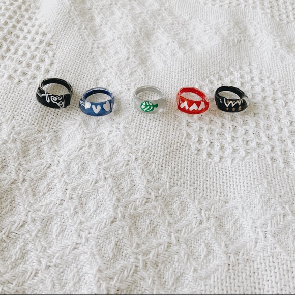 Set of 5 assorted rings - Picture 2 of 3